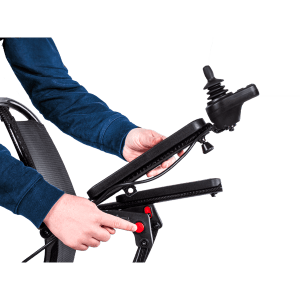 silla de ruedas eléctrica ultraligera Kittos Carbon reposabrazos abatible con joystick ajustable