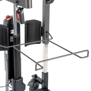 Detalle del soporte para cubeta de la Aúpa Chair T-Flex, estructura metálica para colocar la cubeta y facilitar la higiene en baño