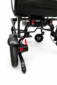 Detalle del motor y palanca de freno para modo manual de la silla eléctrica bariátrica plegable Optima Plus