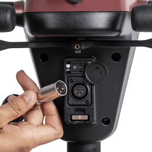 Puertos de carga y USB del scooter eléctrico plegable Bora-Bora, conexión accesible bajo el manillar