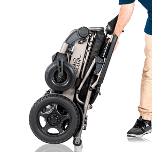Silla de ruedas eléctrica plegable Kittos City Plus transportándose como carrito