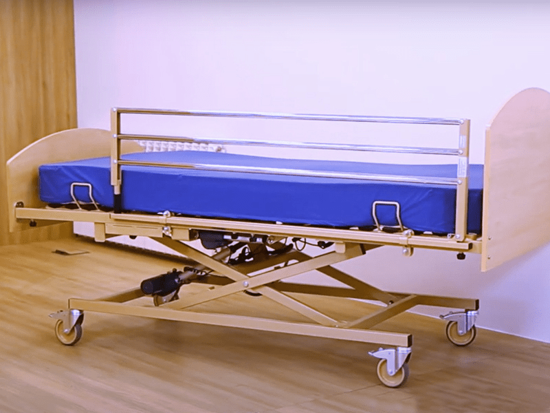 Barandilla abatible para cama articulada universal instalada en cama articulada eléctrica