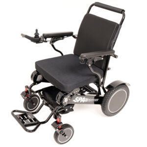Silla de ruedas eléctrica plegable Teyder SPA PRO 250W negra, vista frontal lateral con joystick, reposapiés y suspensión